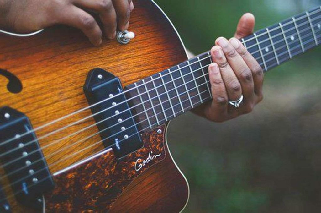 How To Play Electric Guitar