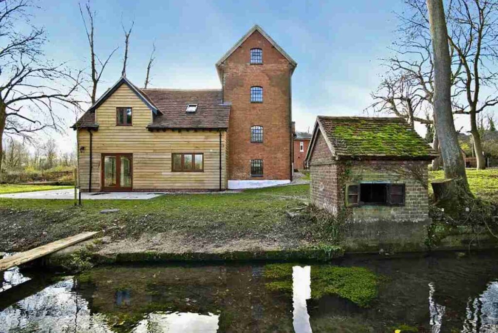 New Forest oak framed buildings
