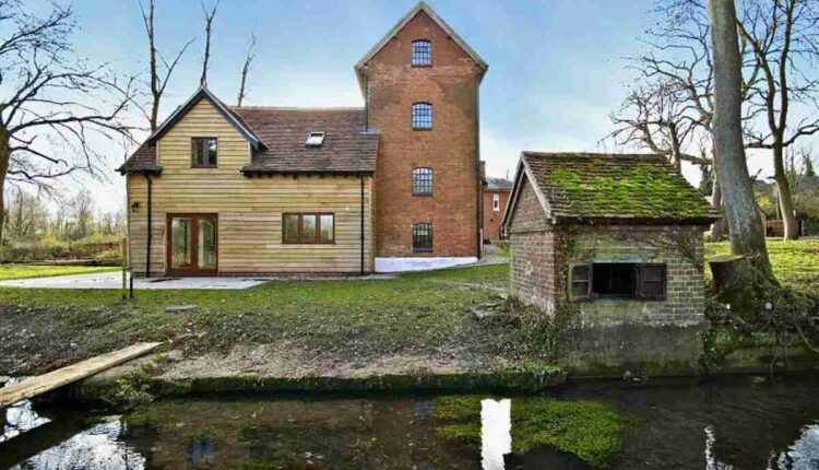 New Forest oak framed buildings