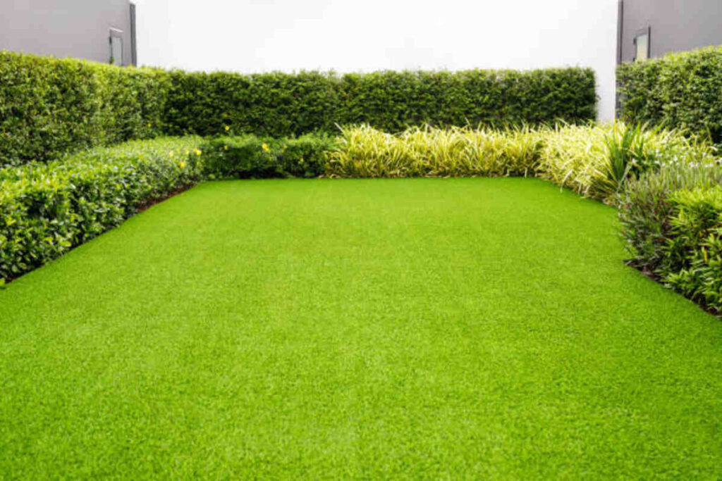 Advantages of Installing Artificial Grass with Yards