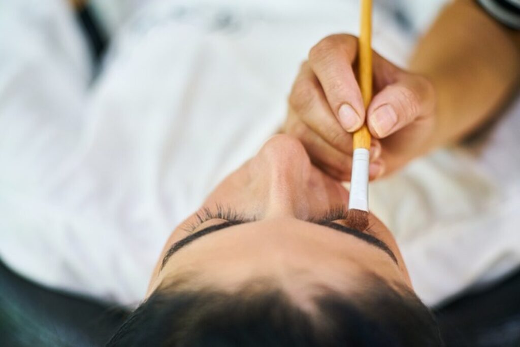 microblading eyebrows