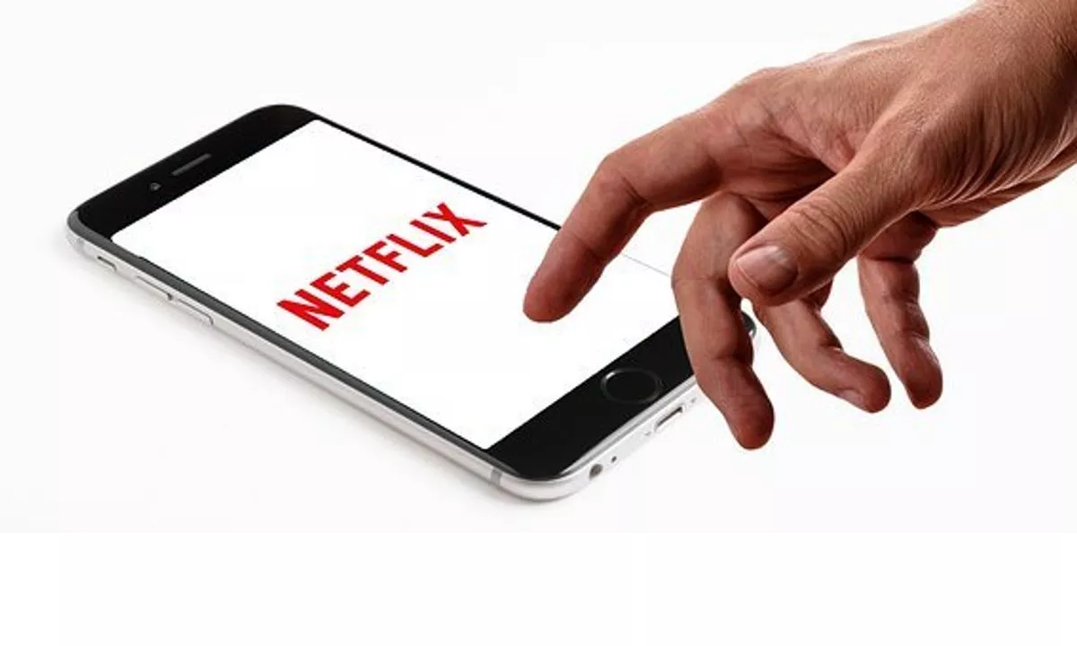 Netflix Live Tv – The Pros and Negatives of the Online Movie Hire Service