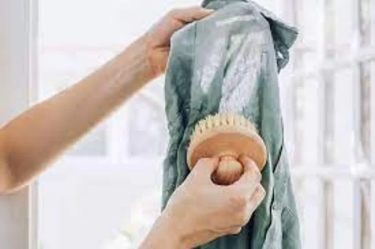 how to get mold out of clothes
