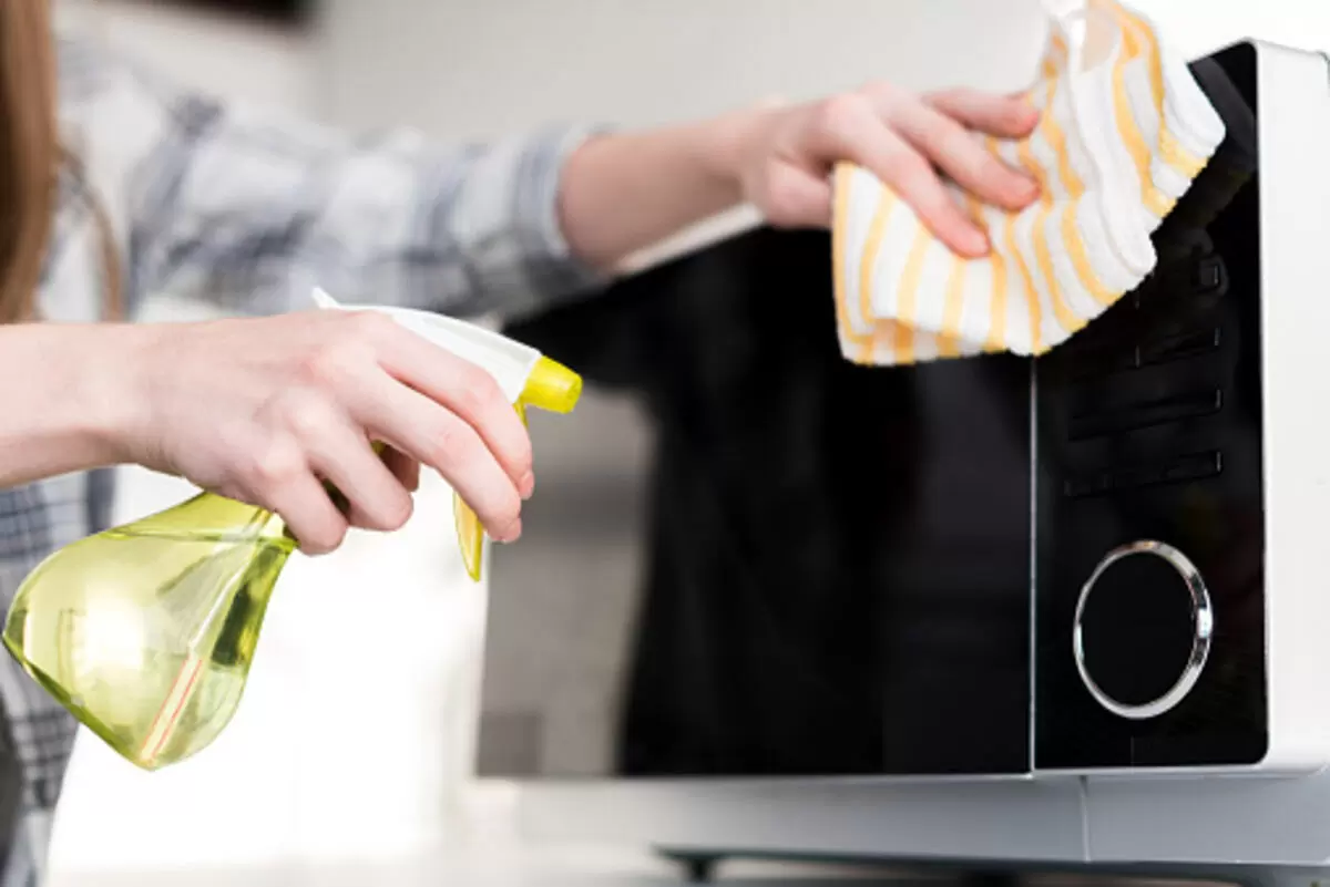 how to clean microwave with vinegar