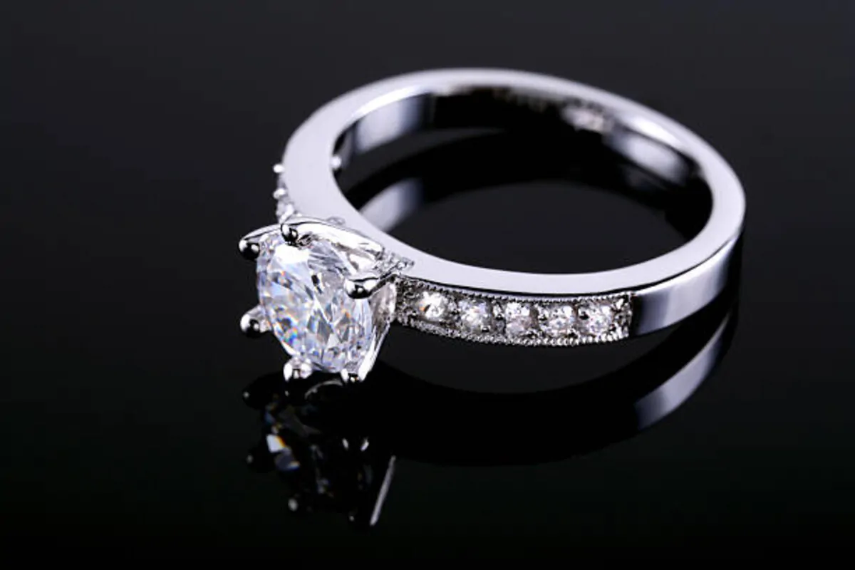 Modern Trends in Diamond Engagement Rings: From Solitaires to Halos