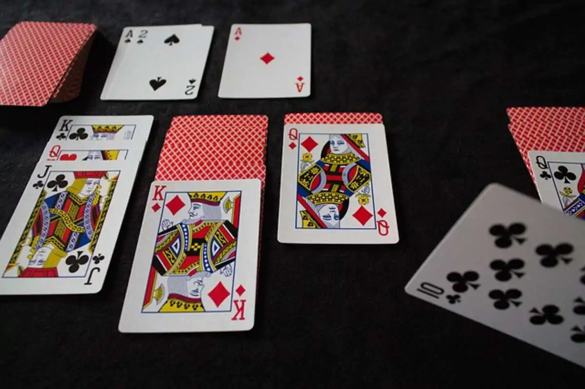 how to play solitaire