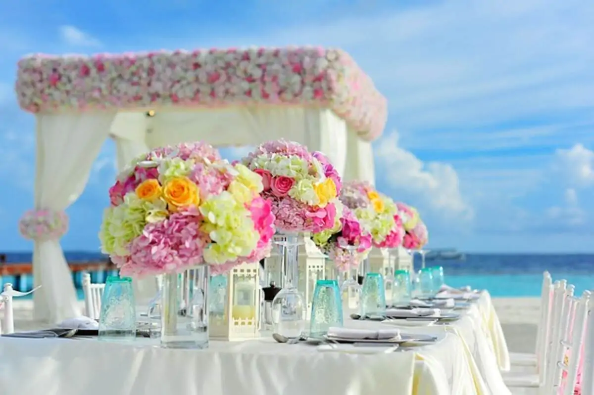 How Many People Should I Invite to My Wedding?