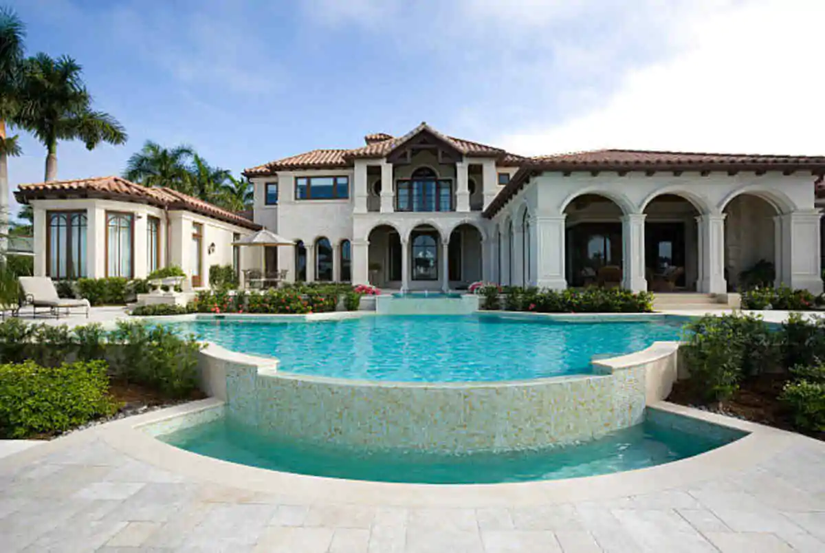 How to Get Into the Luxury Real Estate Agent Business
